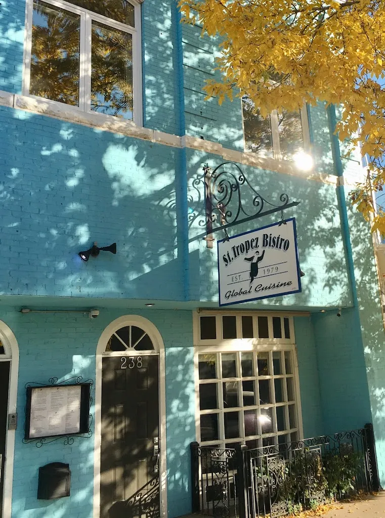 St. Tropez Bistro restaurante en Saskatoon