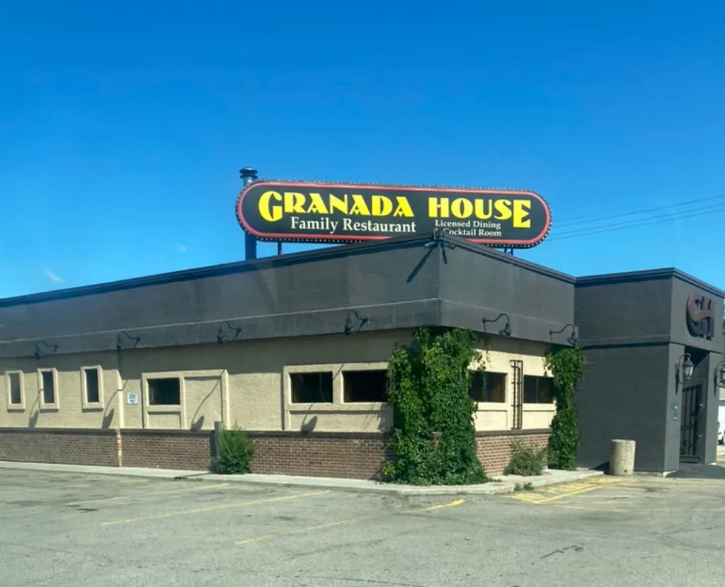 Granada House_Saskatoon_slider_imagen_1