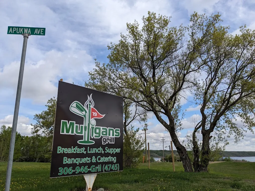 G Nicholson_Mulligans Grill_Watrous_reseña