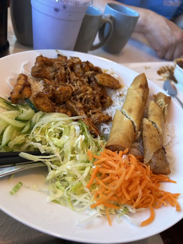Makenzie Colbow_Weyburn Noodle House_Weyburn_review