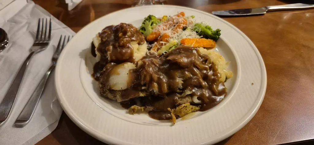 T & C Family Restaurant, Dallas Pizza_Weyburn_slider_bild_3