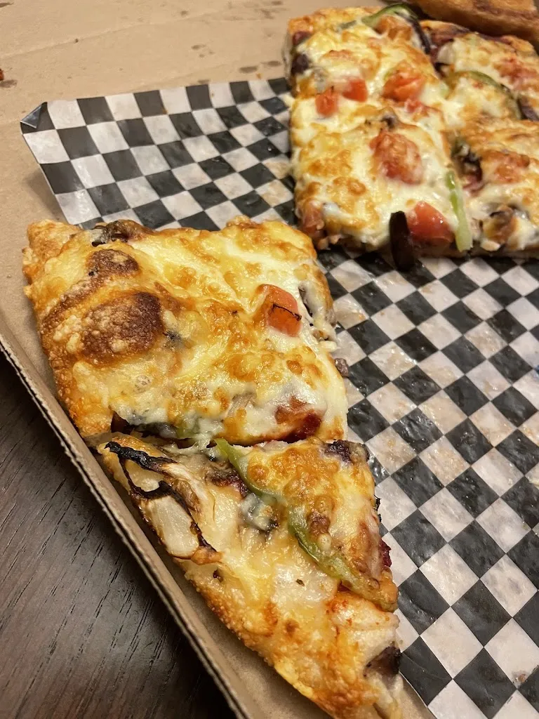 Trifon's Pizza_Weyburn_slider_imagen_1