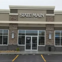 State & Main restaurante en Spruce Grove