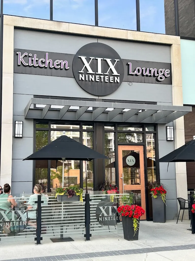 XIX Nineteen restaurante en St. Albert