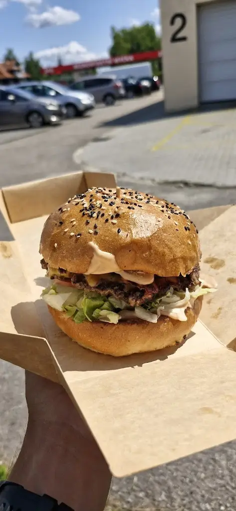 Daniel Peroutka_Hambees Burgers_Třeboň_review