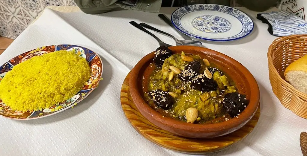 Maha Khan_Restaurante Gibraltar_Brloh_review