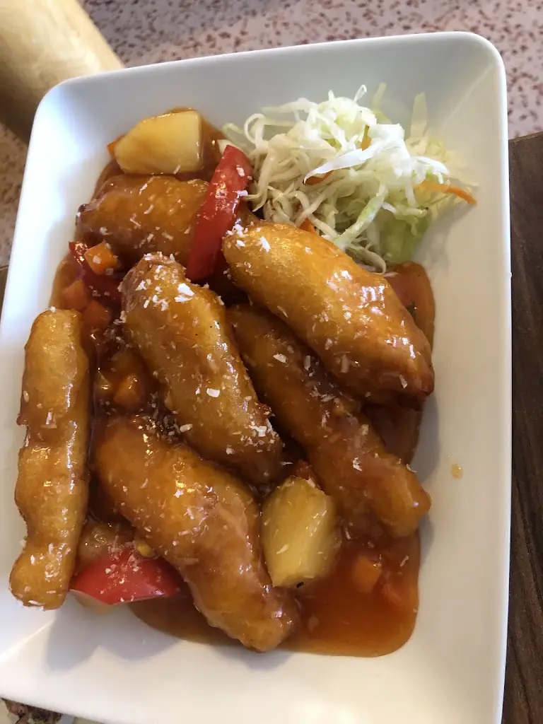 Pavel Tvaroh_D&V Asia Bistro_Velešín_review