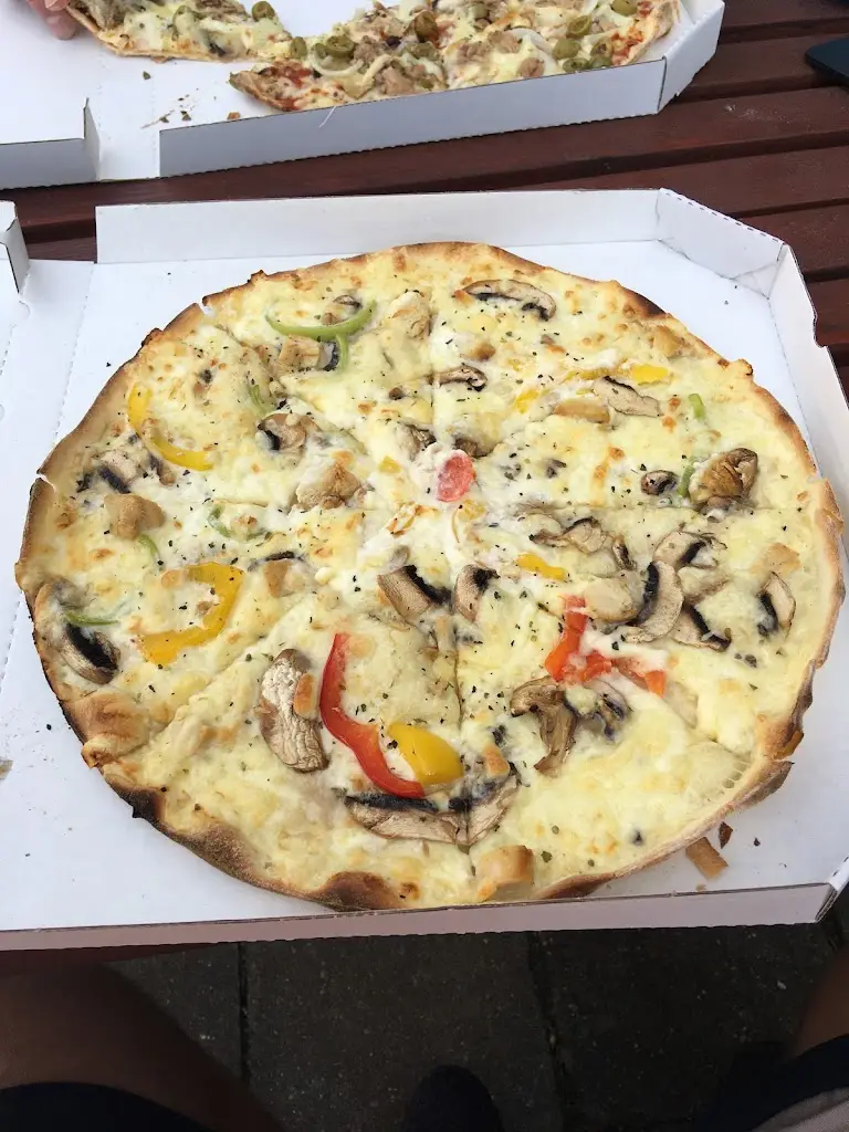 Zaidan Buhawa_J&L’s pizza_Veselí nad Lužnicí_review