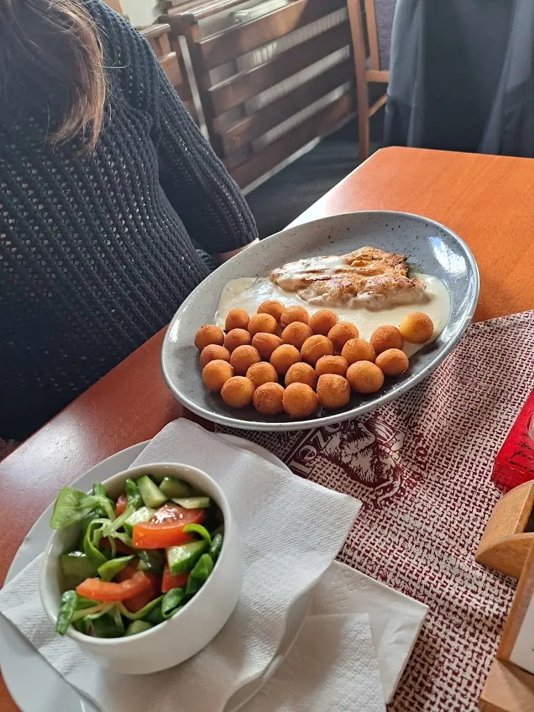 Jasmin Lozić_Restaurace Stadion 