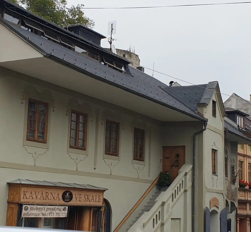 Janet Soltisik_Kavarna ve skale_Vimperk_review