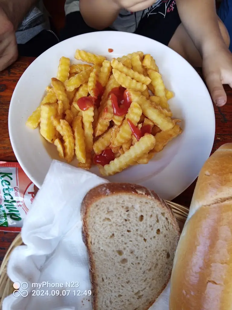 Kamila Horakova_BUFET U KOTVY béčko_Volary_review