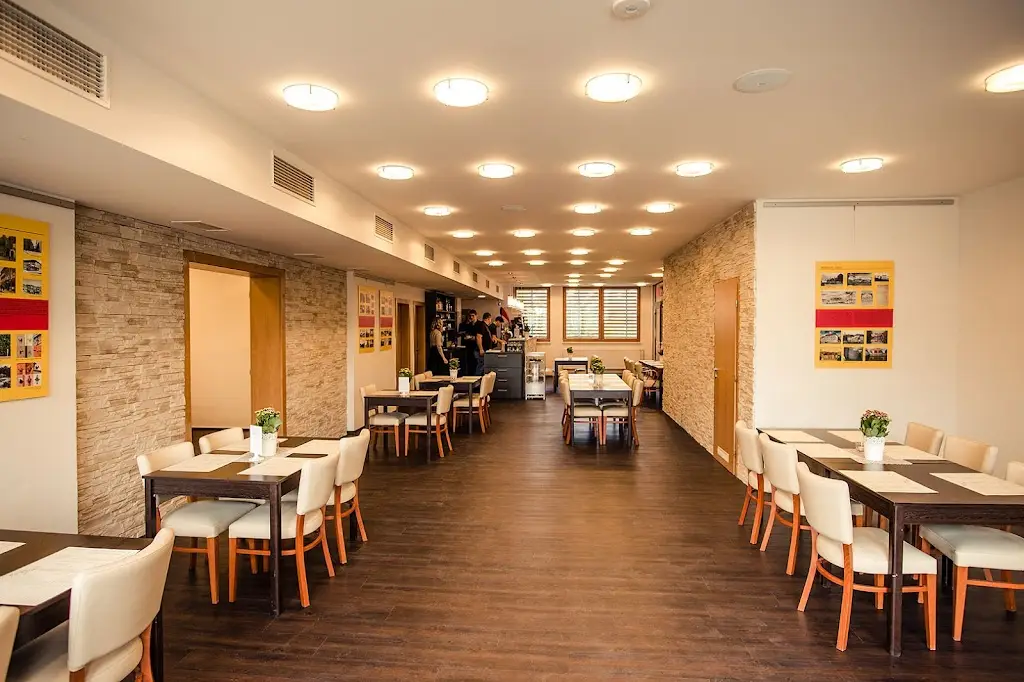 Restaurace a kulturní dům KD Zliv restaurant in Zliv