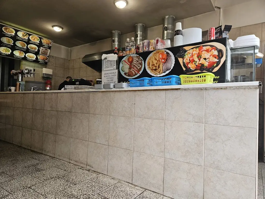 petr syrovy_Asia Bistro Skalni Sklep_Adamov_recensione