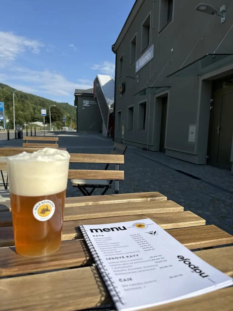 Martin Humpolec_Malá Nádražka_Adamov_review