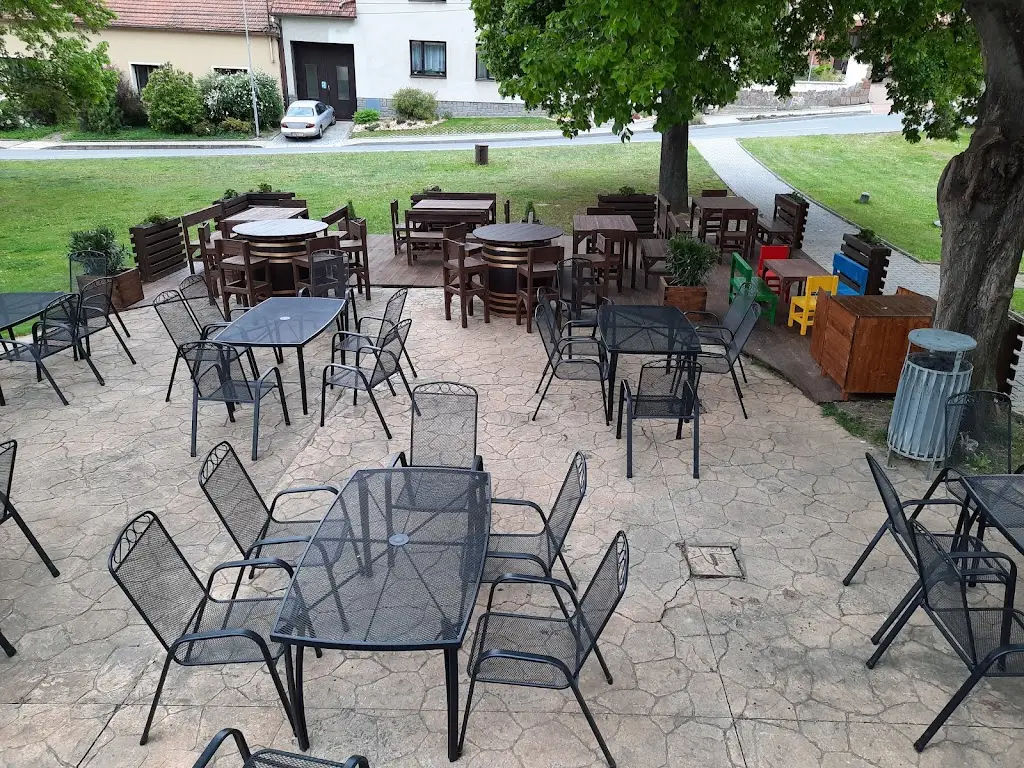 Hostinec U kapličky restaurant in Blažovice