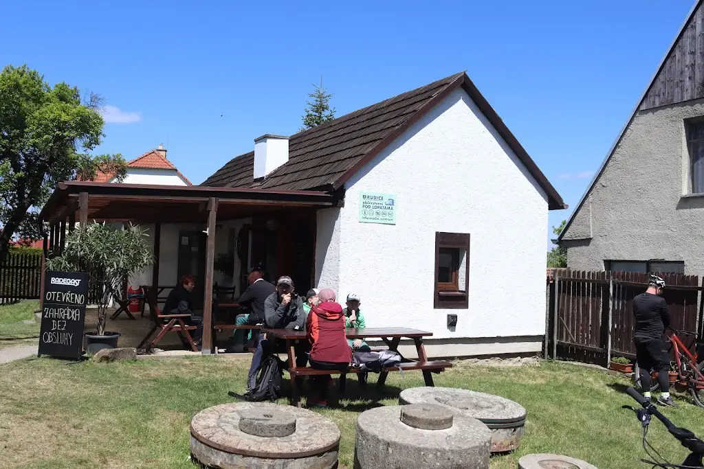 Lukáš Hromádka_Obcerstveni Pod Lopatama_Blansko_review