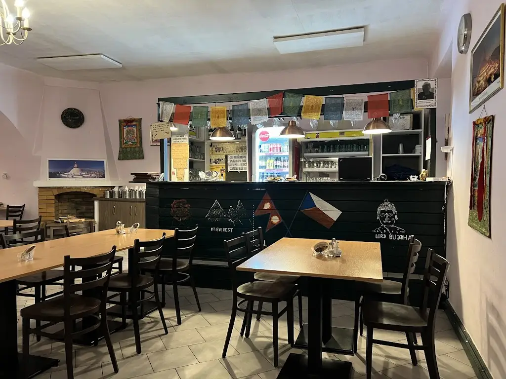 Everest Nepalese & Indian_Blížkovice_slider_image_3