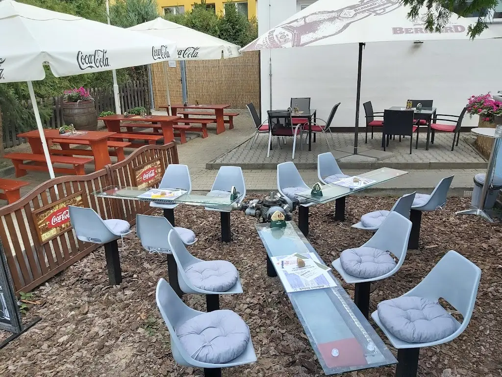 Café Restaurant Stern restaurant in Blížkovice