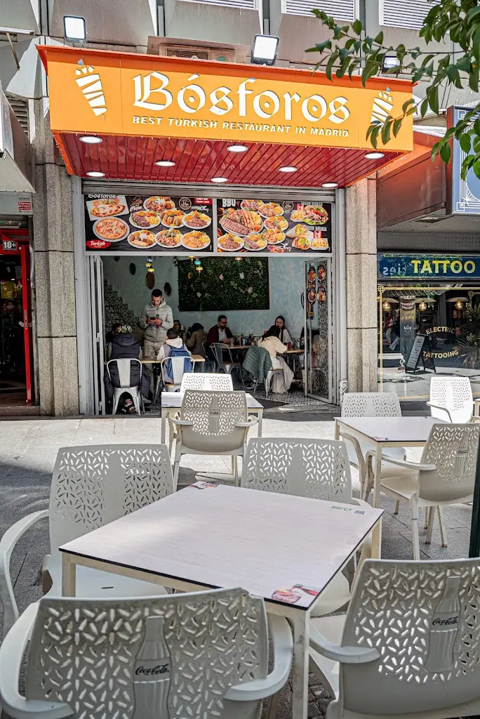 Bosforos Turkish Restaurante Montera // Restaurante turco 100% Halal_Borek_slider_image_1