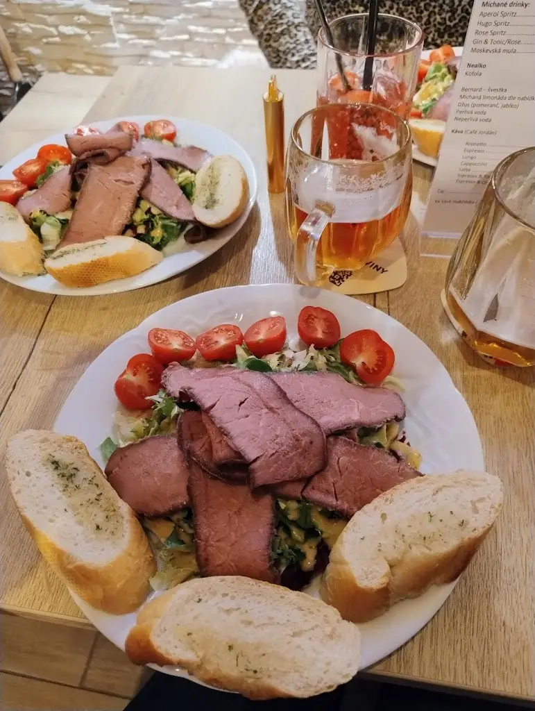 Posezení na vyhlídce_Bořetice_slider_image_3