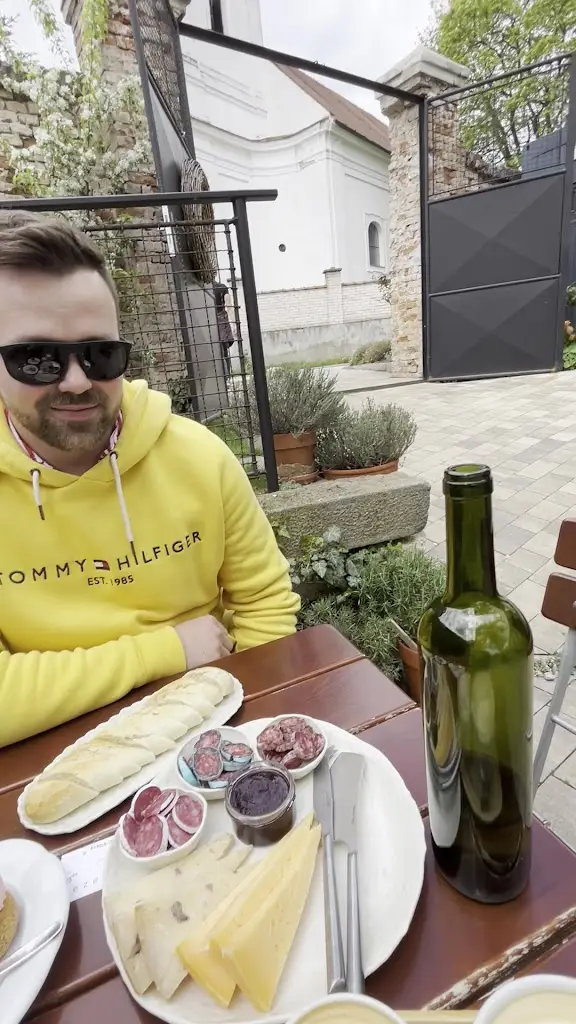 Dvorek Bořetice / café wine bistro_Bořetice_slider_image_2