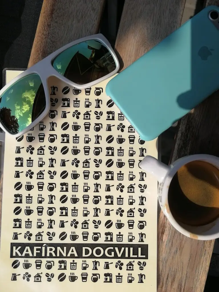 Katerina Zemcik Holzmannova_Kafírna Dogvill_Boskovice_review