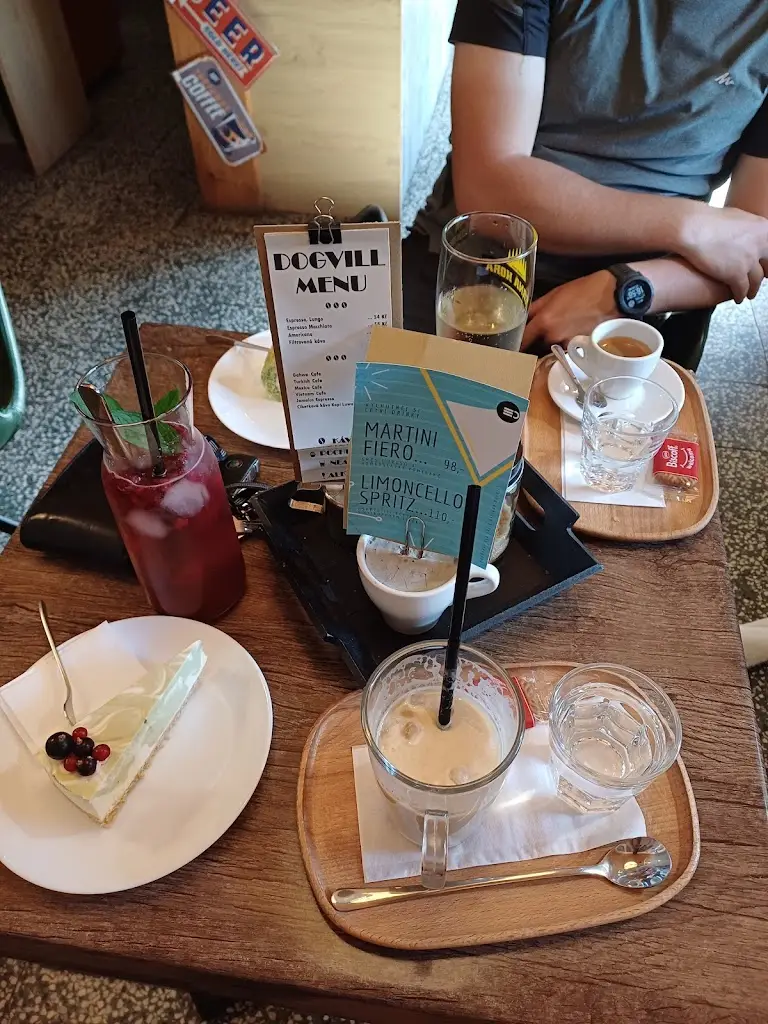 Jakub Kowolowski_Kafírna Dogvill_Boskovice_review