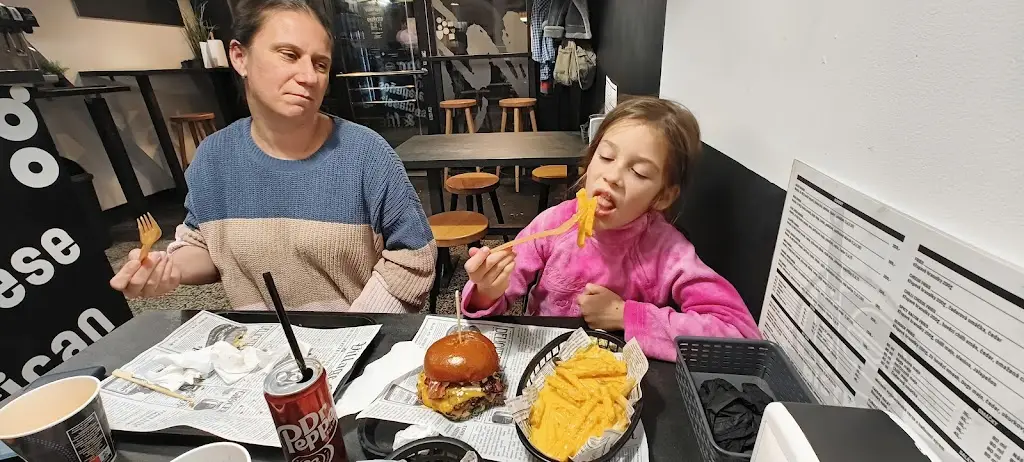 Juraj Jancovic_Dogs Bistro_Břeclav_review