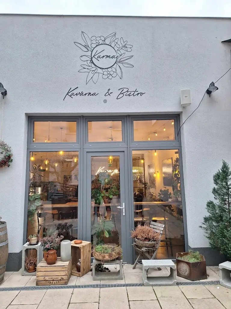 Kavárna & bistro Karma restaurant in Břeclav