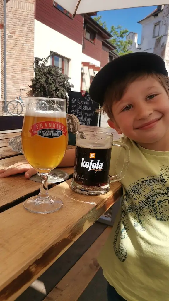 Jiří César_Letní zahrádka U Kapra_Břeclav_review