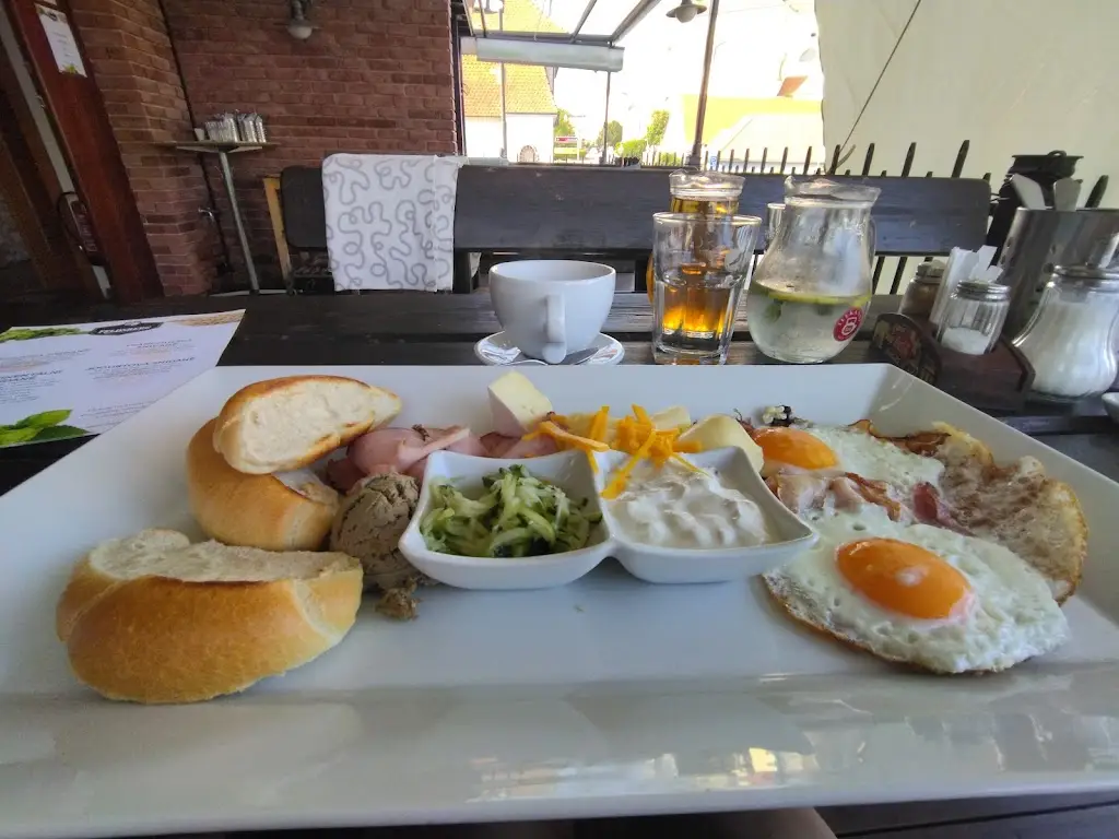 Michaela Benová_Pivovar a restaurace FELDSBERG_Břeclav_recensione