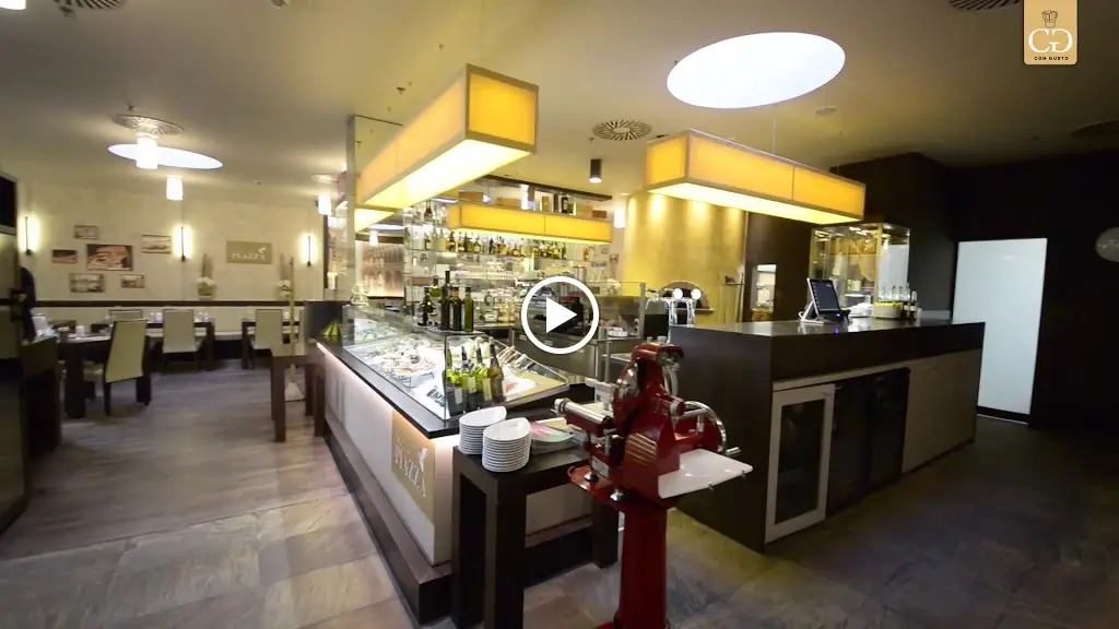 Ristorante Piazza_Brno_slider_image_2