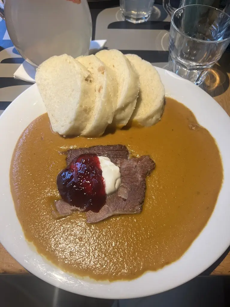 Mojtaba Firouz_Potrefená Husa_Brno_review