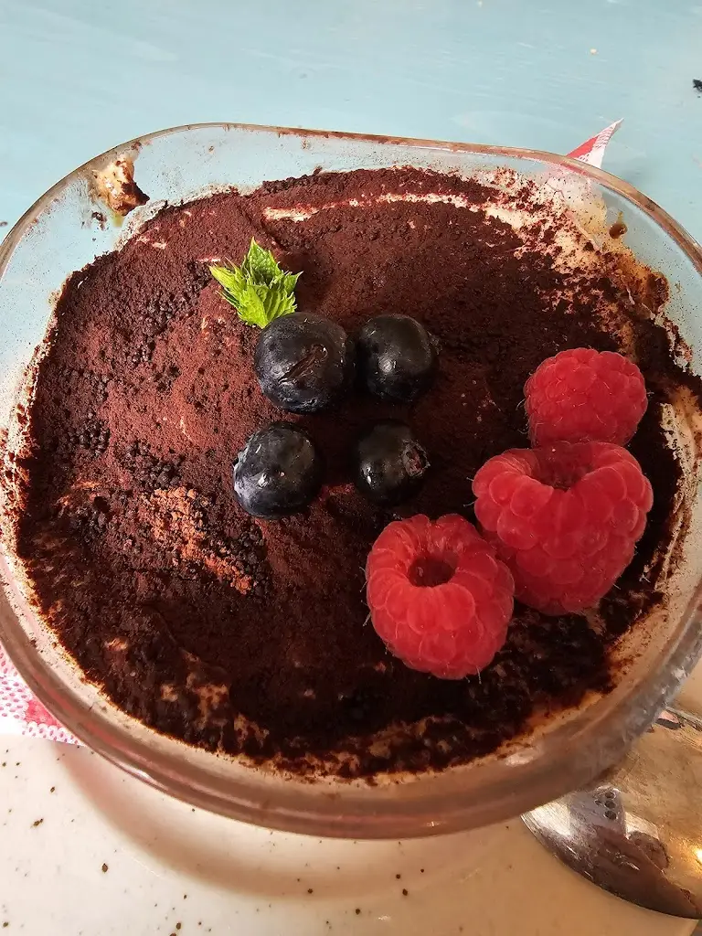 Behnaz_La Famiglia Brno_Brno_recensione