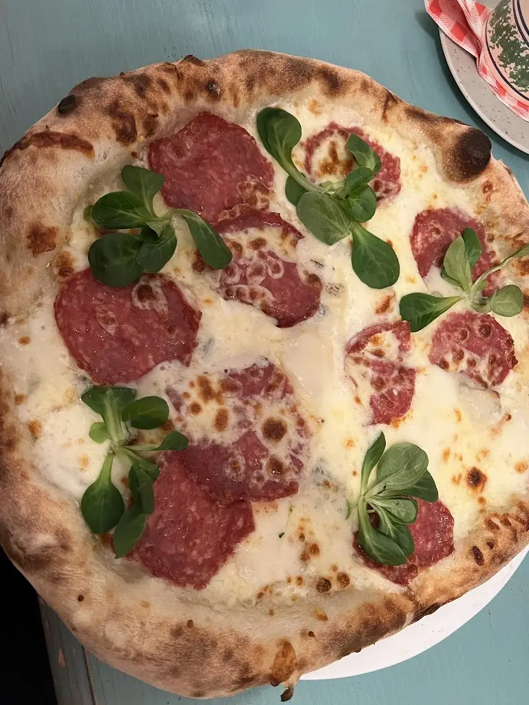 Mojtaba Firouz_La Famiglia Brno_Brno_recensione