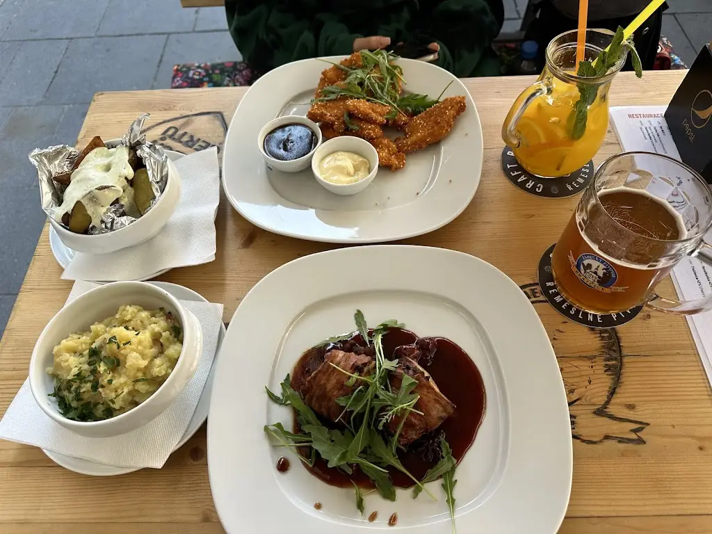 Elvira Kondratets_U Třech čertů - Starobrněnská_Brno_review