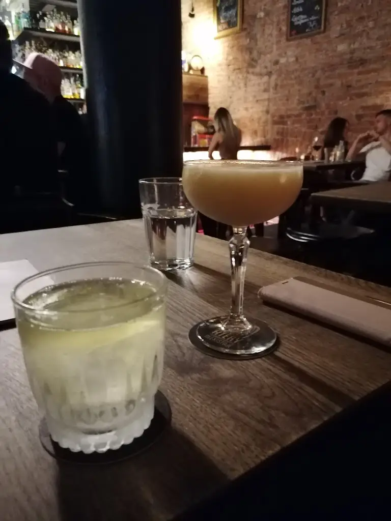 Ferenc Ágh_The bar that doesn't exist_Brno_review