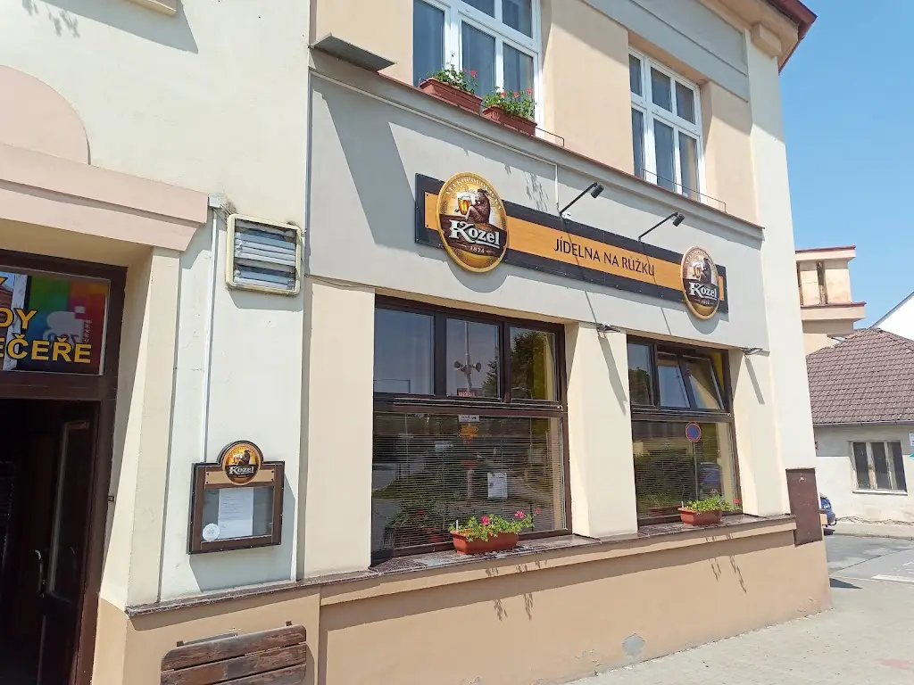 Restaurace a jídelna Na růžku_Bechyně_slider_image_3