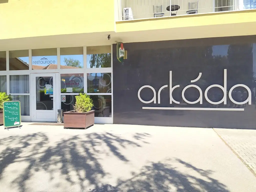 Zdeněk Poč_Restaurace Arkáda_Bučovice_review