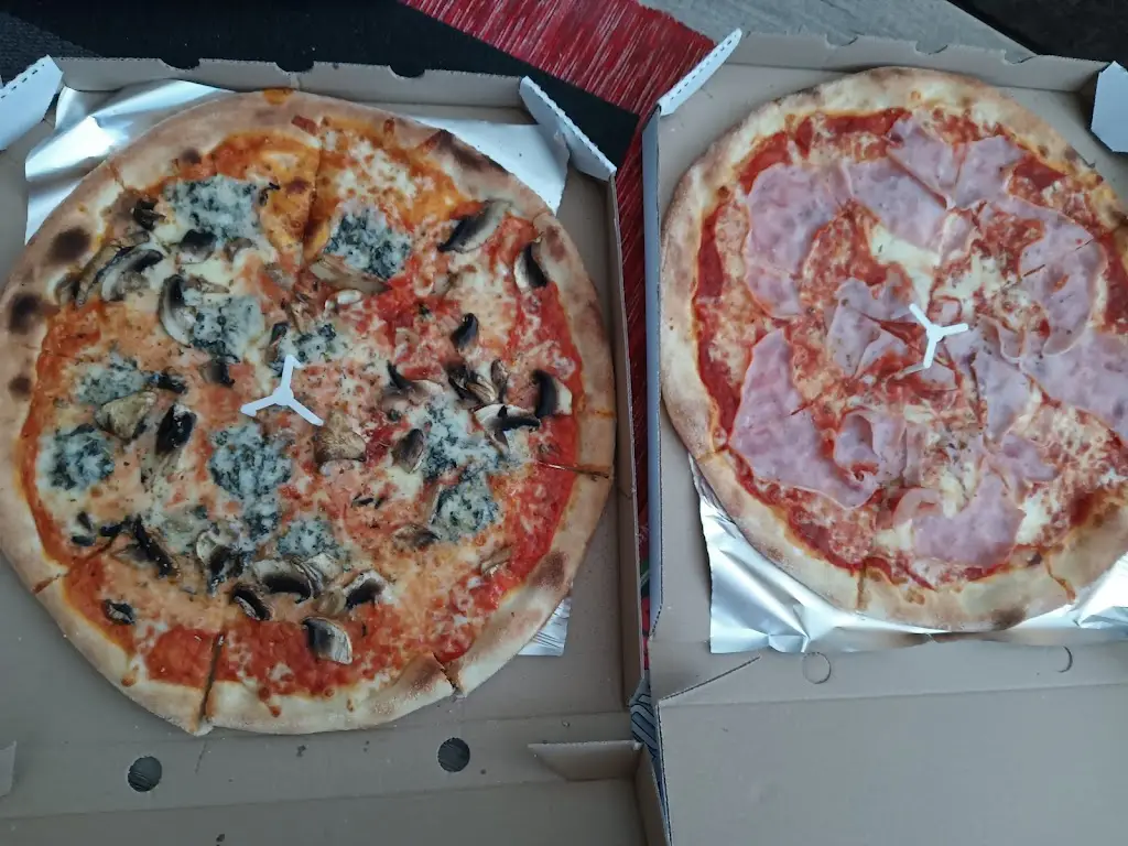 Pizza u Ježků_Dolní Kounice_slider_image_3