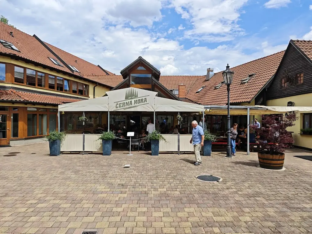 Restaurace Sladovna_Černá Hora_slider_image_2