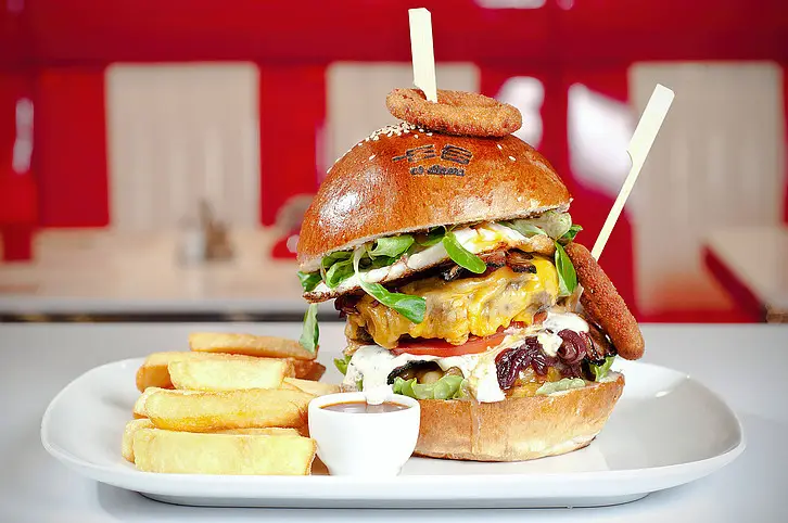 Americká restaurace EB DINERS_Černá Hora_slider_image_3