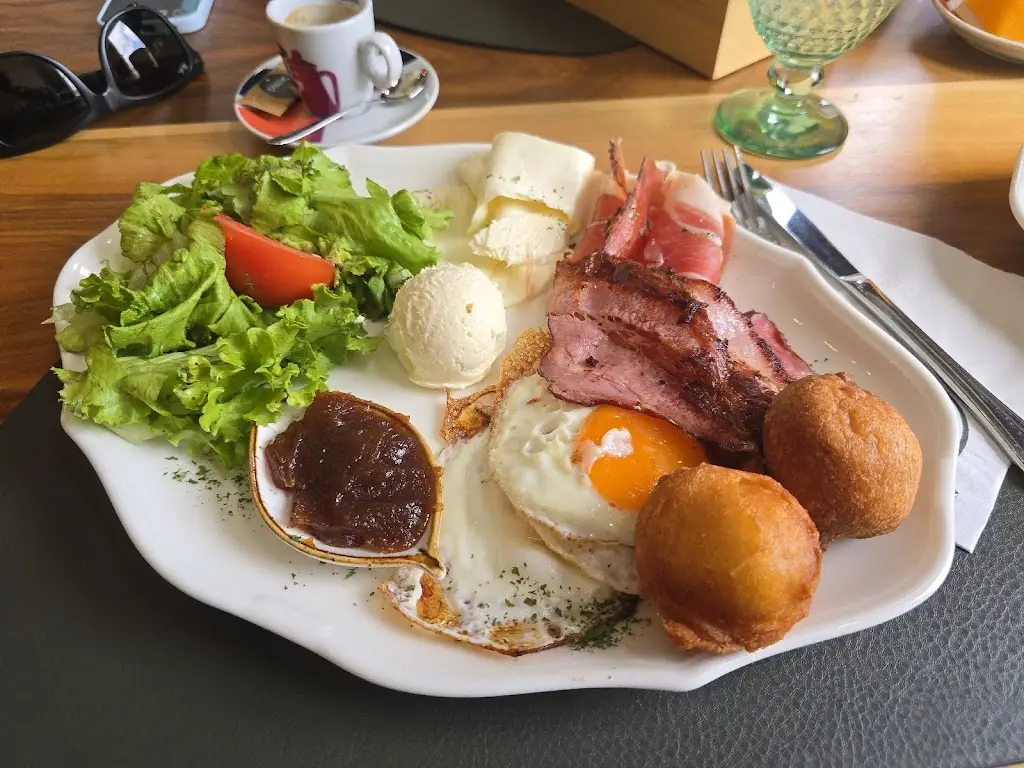 Vladimir Nešić_Sherpas Restaurant & Modern Mountain Apartments_Černá Hora_review