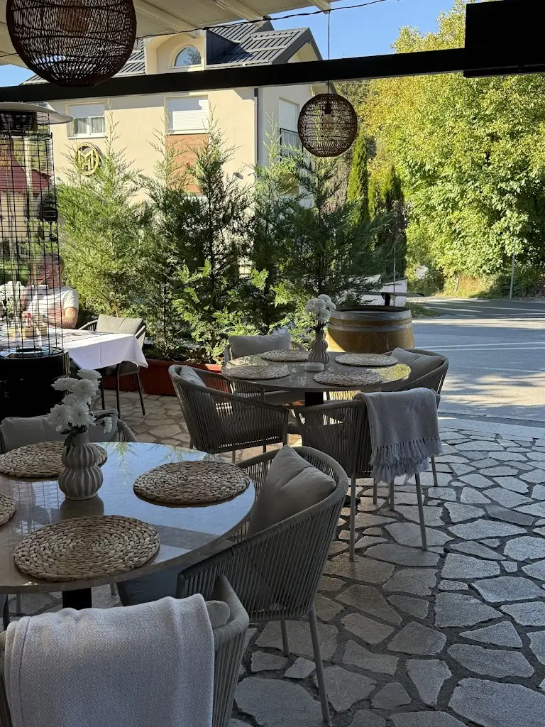 Sherpas Restaurant & Modern Mountain Apartments_Černá Hora_slider_image_3