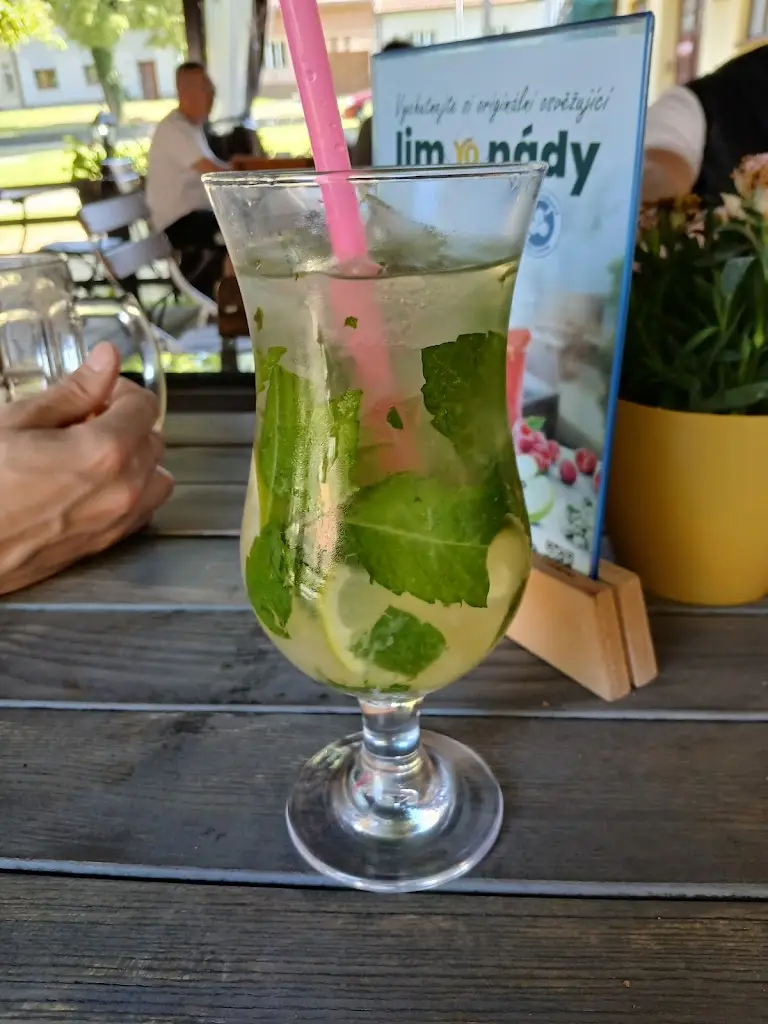 Ivana Zelená_Pizzerie u zajíce_Černá Hora_review