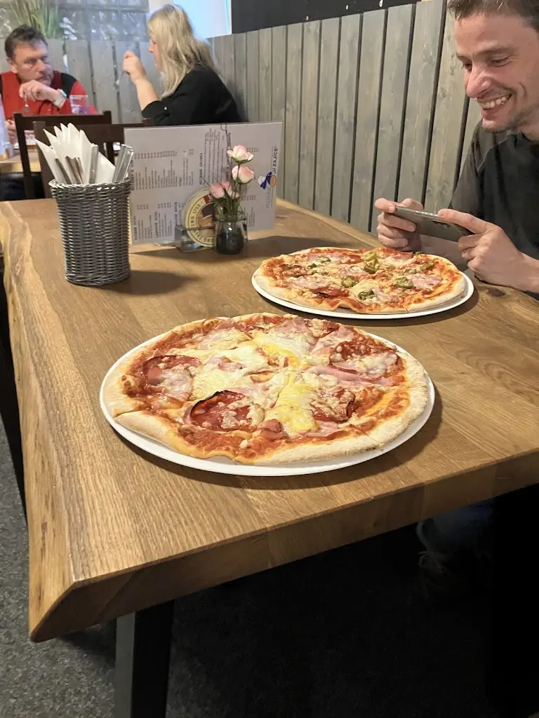 Pizzerie u zajíce_Černá Hora_slider_image_2