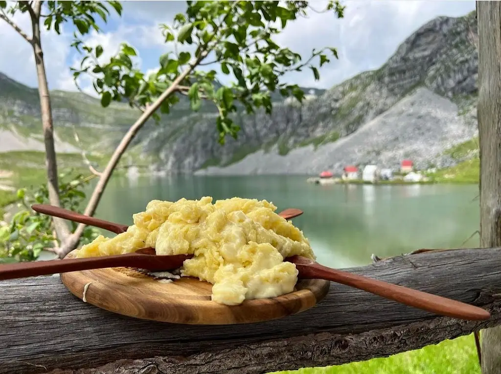 Kapetanov KONAK ETNO restoran_Černá Hora_slider_image_3