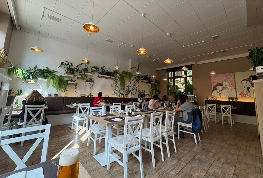 Čtyři sestry - zahradní restaurace_Černá Hora_slider_image_3