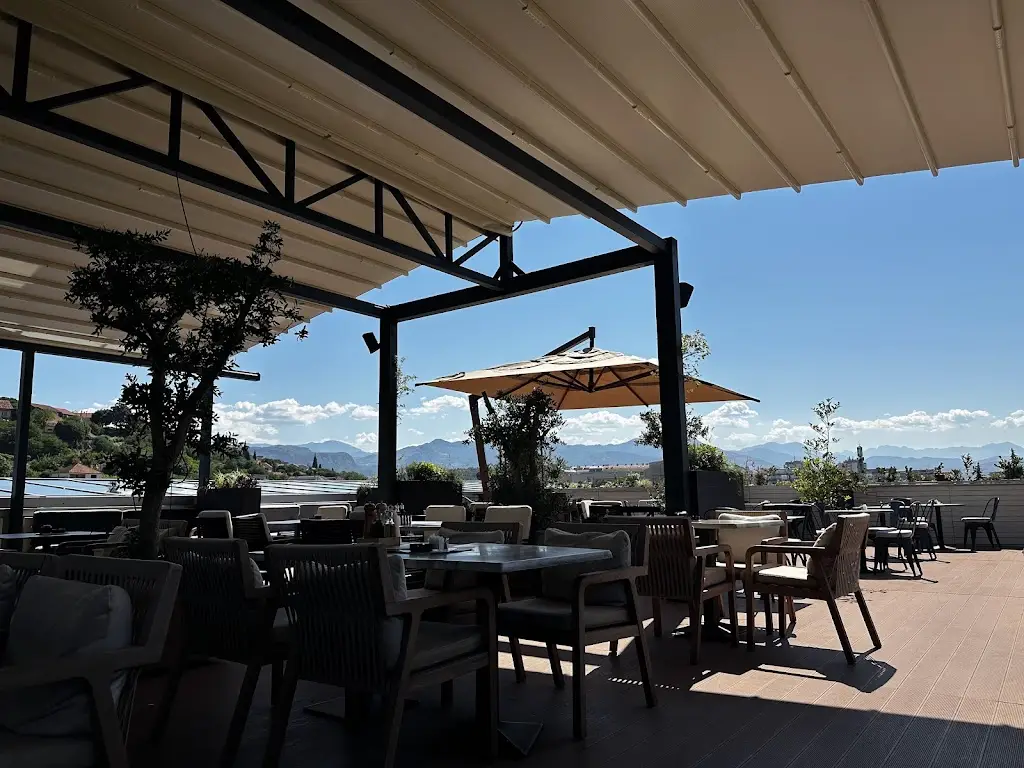 Trastevere Rooftop restaurant_Černá Hora_slider_image_1