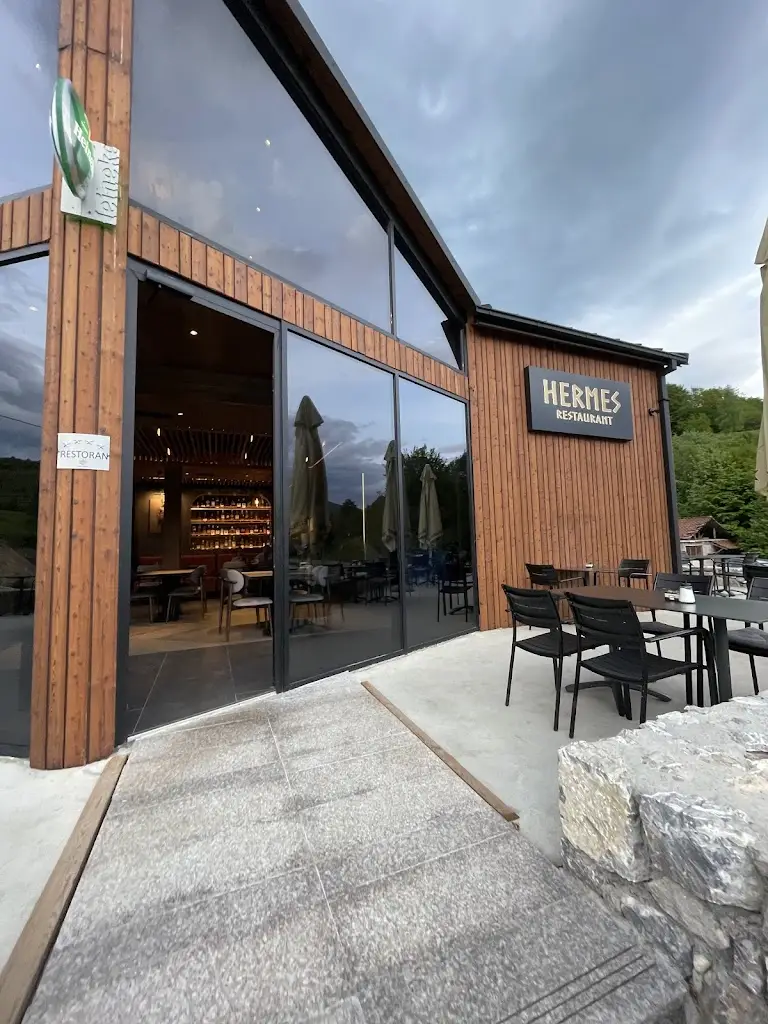 HERMES RESTAURANT_Černá Hora_slider_image_1